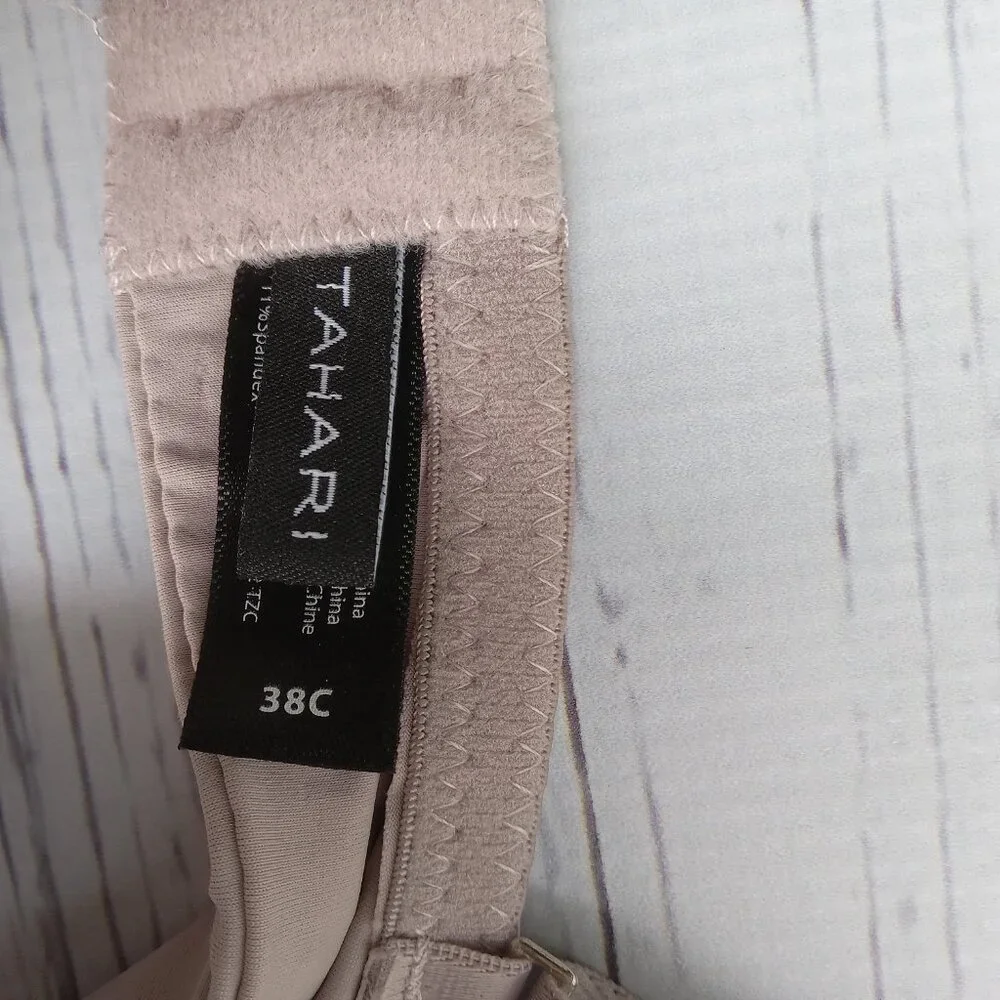 Tahari Bra 38C Padded Seamless Tan‎ Lace Accents Underwire Adjustable bra